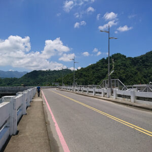 MSTW 12 東口工作站 → 曾文水庫紀念碑